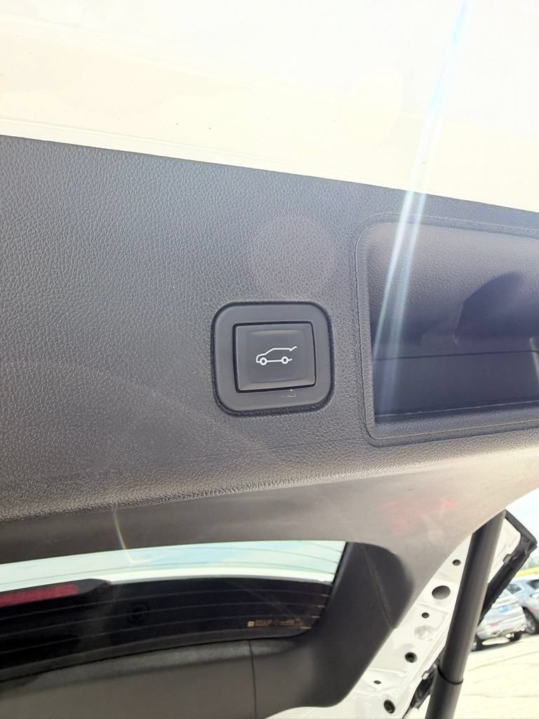 Used 2024 GMC Terrain Denali w/ Denali Premium Package AWD/4WD image 28