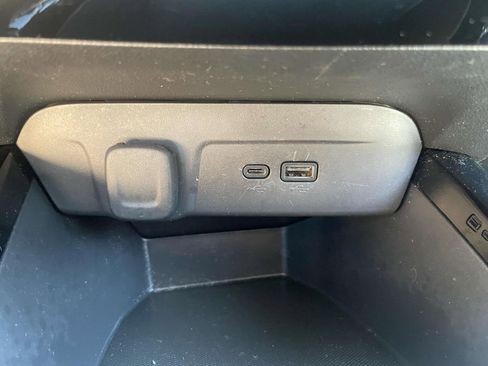 Used 2025 Chevrolet Trax LT w/ LT Convenience Package FWD image 28