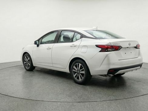 Used 2025 Nissan Versa SV image 6