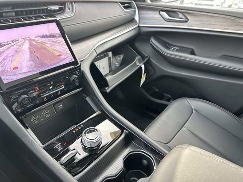 New 2025 Jeep Grand Cherokee L Limited image 19