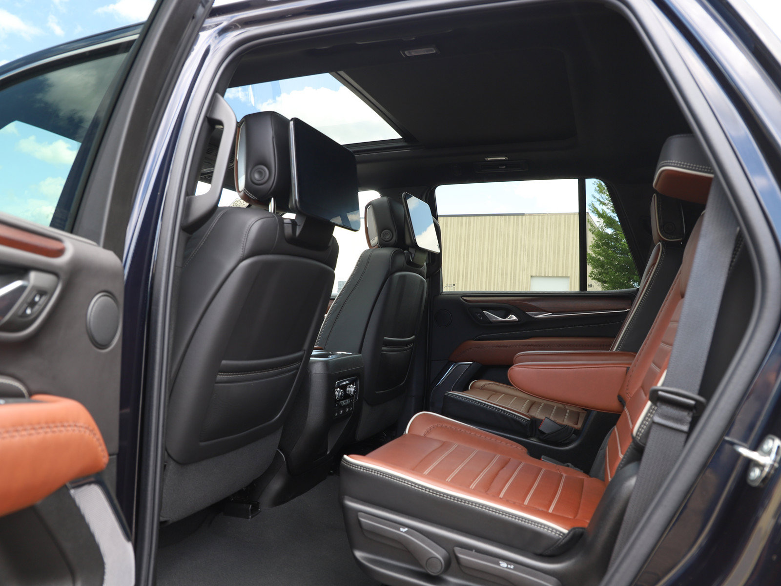 Used 2023 GMC Yukon Denali Ultimate AWD/4WD image 18