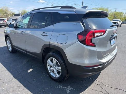 Used 2024 GMC Terrain SLE w/ Driver Convenience Package image 4