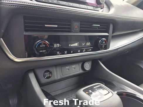 Used 2024 Nissan Rogue SV image 16