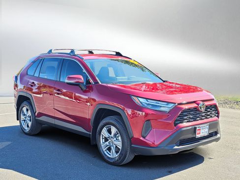 Used 2025 Toyota RAV4 LE AWD/4WD image 7