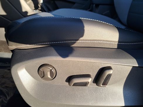 Certified 2022 Volkswagen Taos SEL w/ Panoramic Sunroof Package image 26