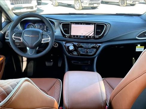 New 2026 Chrysler Pacifica Pinnacle FWD image 4