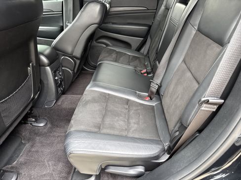 Used 2019 Jeep Grand Cherokee Altitude image 20