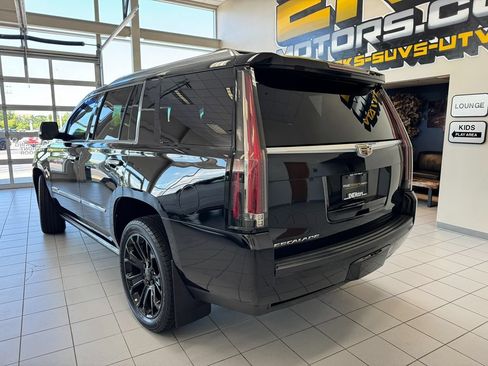 Used 2016 Cadillac Escalade Premium AWD/4WD image 3
