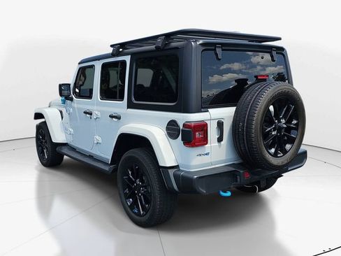 Used 2022 Jeep Wrangler Unlimited Sahara w/ Cold Weather Group AWD/4WD image 5