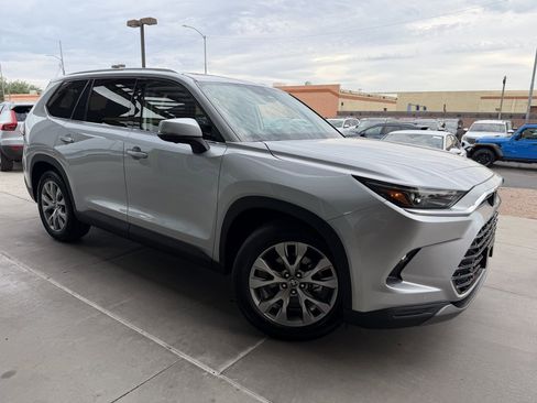 Used 2024 Toyota Grand Highlander Limited image 6