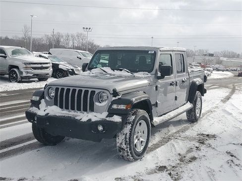 Used 2020 Jeep Gladiator Sport w/ Quick Order Package 24S image 2