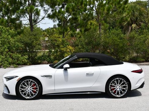 Used 2024 Mercedes-Benz SL 55 AMG 4MATIC image 40