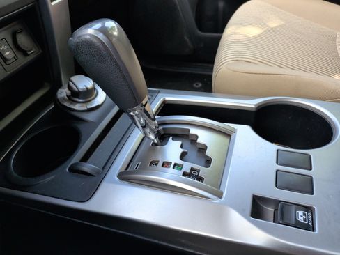 Used 2015 Toyota 4Runner SR5 AWD/4WD image 18