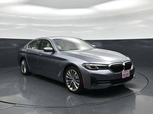 Used 2022 BMW 530e w/ Convenience Package RWD image 54