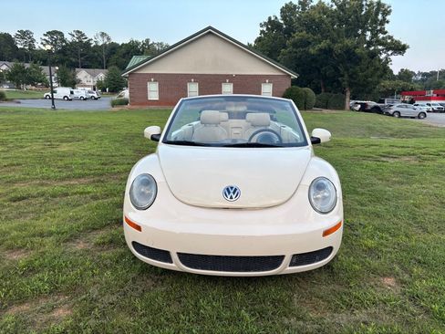 Used 2010 Volkswagen Beetle Convertible FWD image 2
