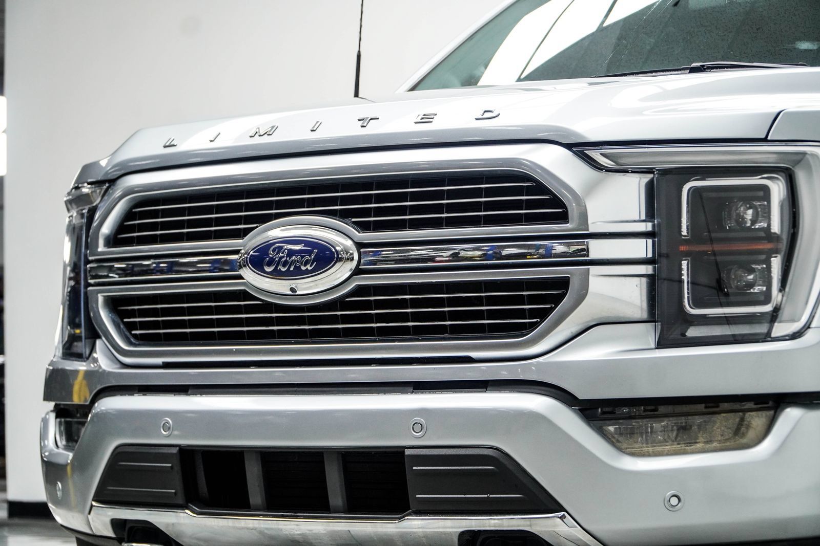 Used 2023 Ford F150 Limited AWD/4WD image 2