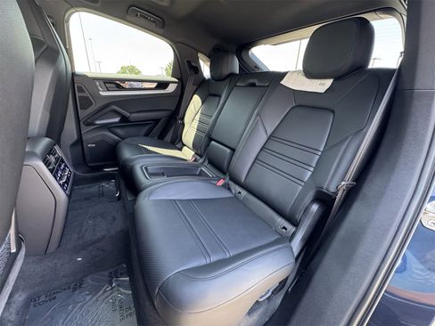 New 2025 Porsche Cayenne Coupe image 15