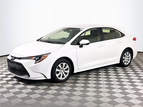 Used 2022 Toyota Corolla LE FWD image 4