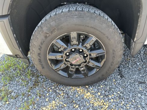 Used 2025 GMC Sierra 2500 AT4 AWD/4WD image 11