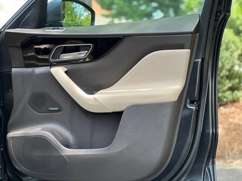 Used 2018 Jaguar F-PACE Prestige AWD/4WD image 22