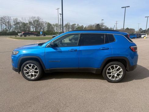 Used 2023 Jeep Compass Latitude AWD/4WD image 6