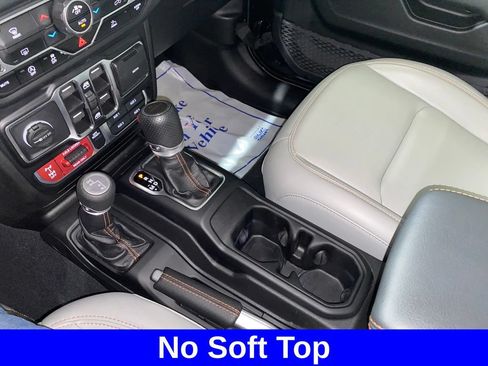 Used 2021 Jeep Gladiator Mojave AWD/4WD image 23