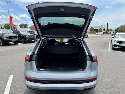 Used 2022 Audi e-tron Premium w/ Convenience Plus Package image 20