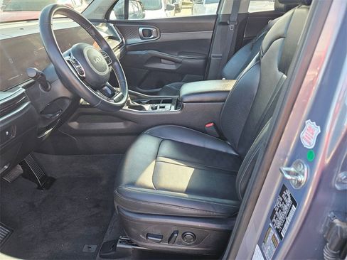 Used 2024 Kia Sorento S image 11