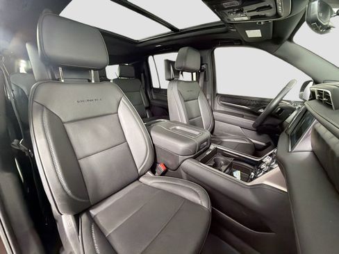 Used 2024 GMC Yukon XL Denali w/ Advanced Technology Package image 31