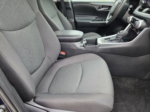 Used 2024 Toyota RAV4 XLE AWD/4WD image 9