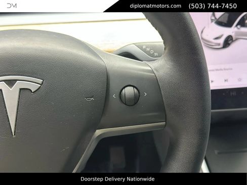 Used 2020 Tesla Model 3 Standard Range image 29