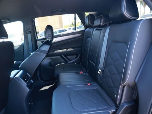 Used 2024 Volkswagen Atlas Cross Sport SE FWD image 34