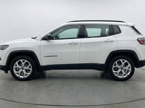 Used 2025 Jeep Compass Latitude AWD/4WD image 5