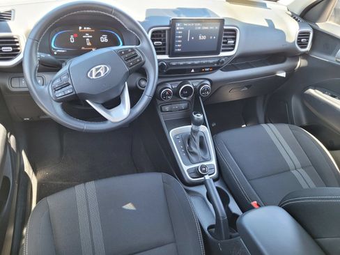 Certified 2025 Hyundai Venue SEL FWD image 17