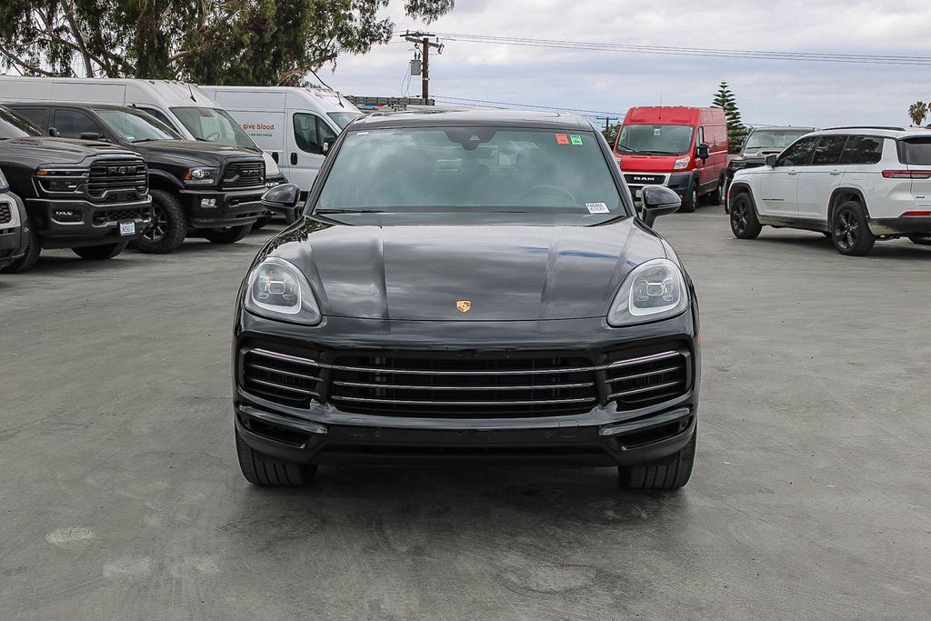Used 2022 Porsche Cayenne Platinum Edition AWD/4WD image 3