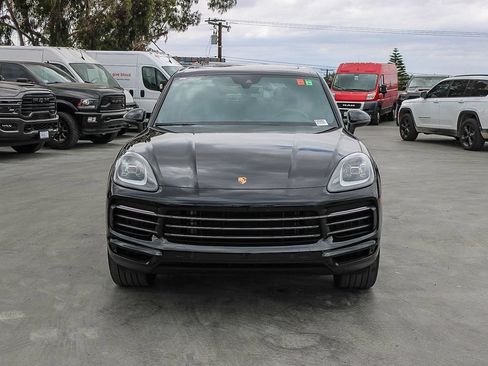 Used 2022 Porsche Cayenne Platinum Edition AWD/4WD image 3