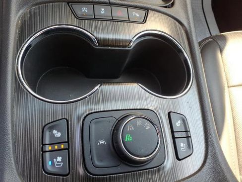 Used 2023 GMC Acadia SLT w/ Elevation Edition image 29