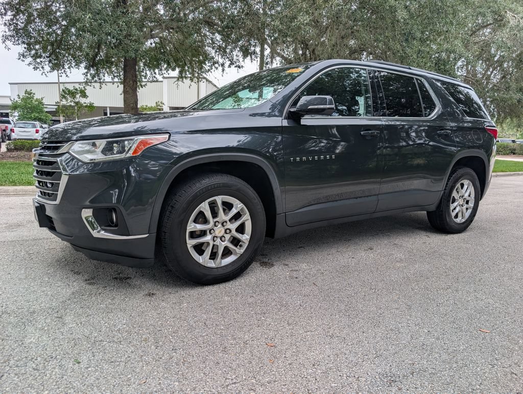 Used 2020 Chevrolet Traverse LT w/ Driver Confidence II Package AWD/4WD image 3