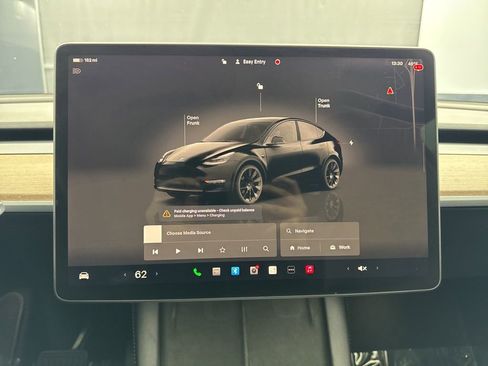 Used 2022 Tesla Model Y Long Range image 17