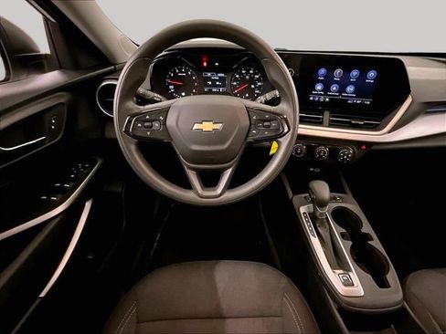 Used 2024 Chevrolet Trax LS FWD image 5