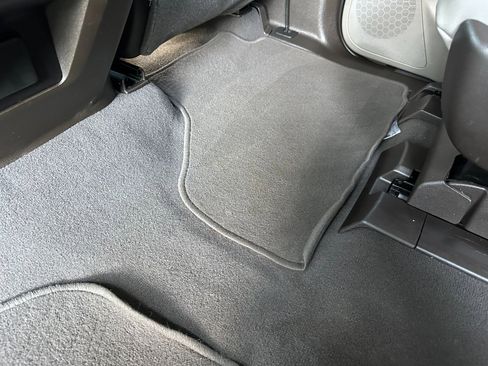 Used 2024 GMC Yukon XL SLT w/ SLT Luxury Package image 19