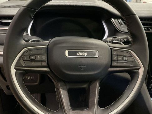 Used 2021 Jeep Grand Cherokee L Limited AWD/4WD image 17
