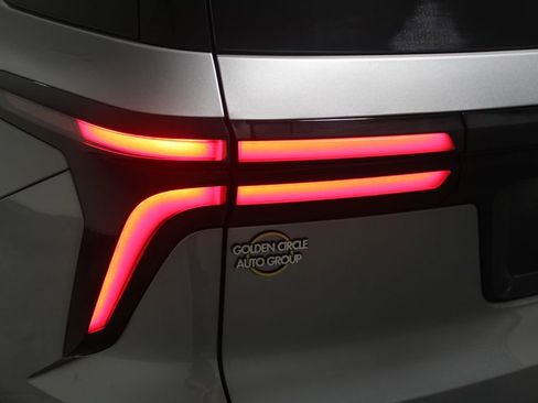 Used 2024 Chevrolet Traverse LT image 56