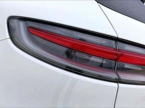 Used 2024 Porsche Macan image 35