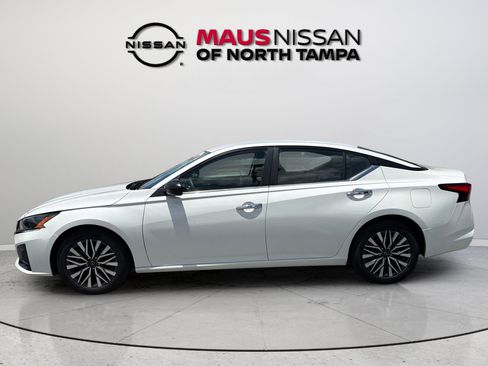 Certified 2024 Nissan Altima 2.5 SV FWD image 5