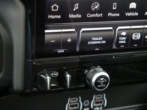 New 2026 RAM 2500 Laramie AWD/4WD image 39