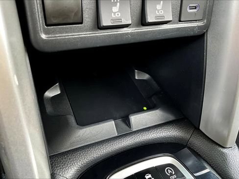 Used 2024 Toyota Corolla Cross XLE w/ Convenience Package image 32