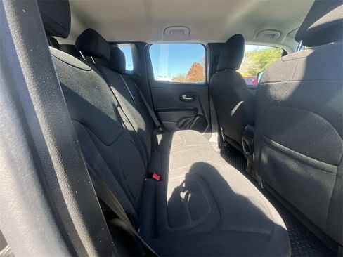 Used 2022 Jeep Renegade Latitude image 15