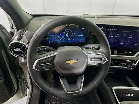 New 2026 Chevrolet Equinox LT w/ Convenience Package II image 11