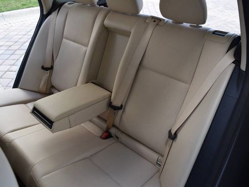 Used 2013 Mercedes-Benz GLK 250 BlueTEC 4MATIC image 44